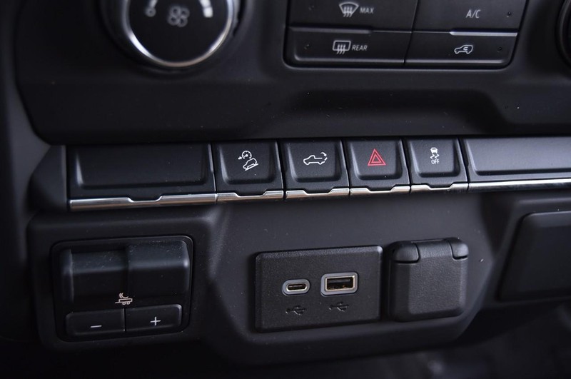 Chevrolet Silverado 1500 Vehicle Full-screen Gallery Image 14