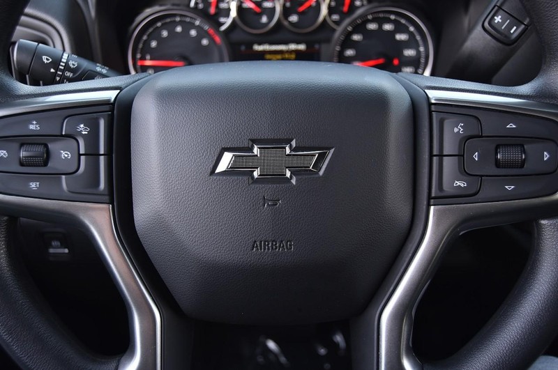 Chevrolet Silverado 1500 Vehicle Full-screen Gallery Image 15