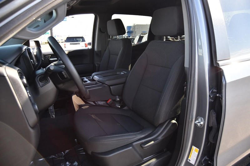 Chevrolet Silverado 1500 Vehicle Full-screen Gallery Image 16