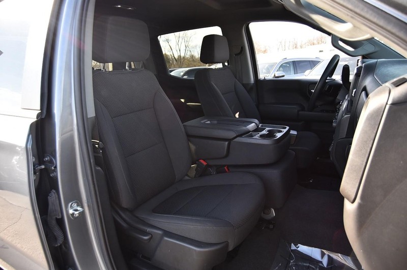 Chevrolet Silverado 1500 Vehicle Full-screen Gallery Image 17