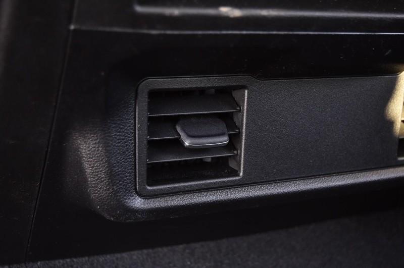 Chevrolet Silverado 1500 Vehicle Full-screen Gallery Image 19