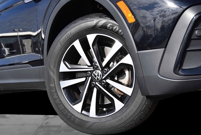 Volkswagen Tiguan Vehicle Image 03