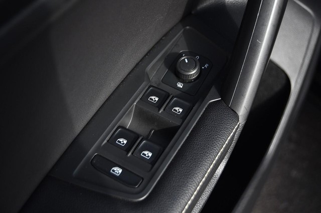 Volkswagen Tiguan Vehicle Image 08