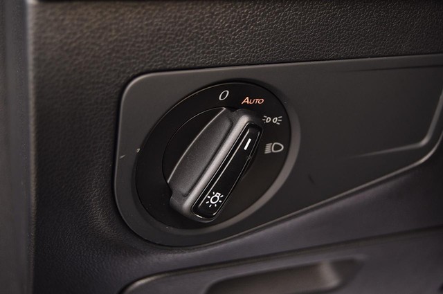 Volkswagen Tiguan Vehicle Image 09