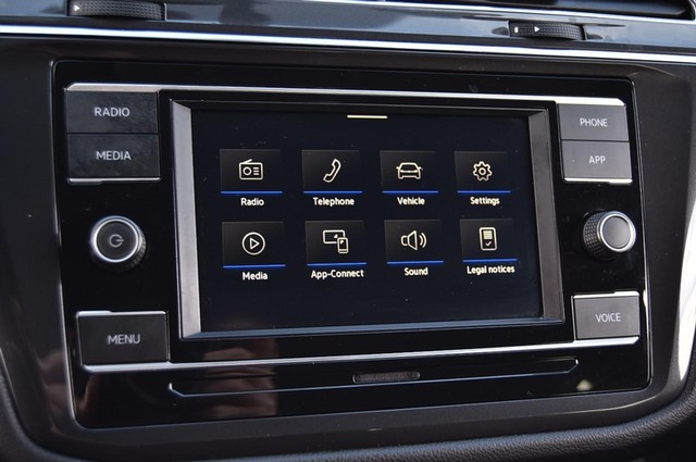 Volkswagen Tiguan Vehicle Image 12