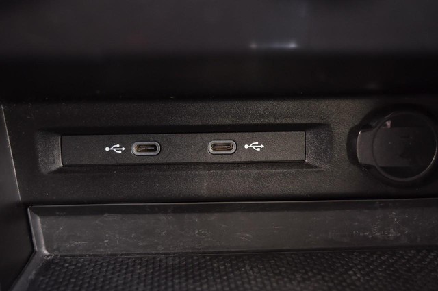 Volkswagen Tiguan Vehicle Image 14