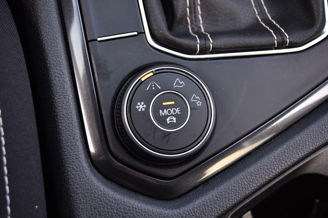 Volkswagen Tiguan Vehicle Image 16