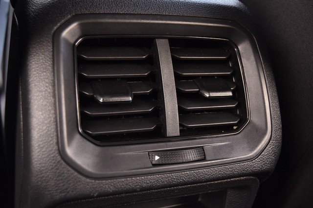 Volkswagen Tiguan Vehicle Image 21