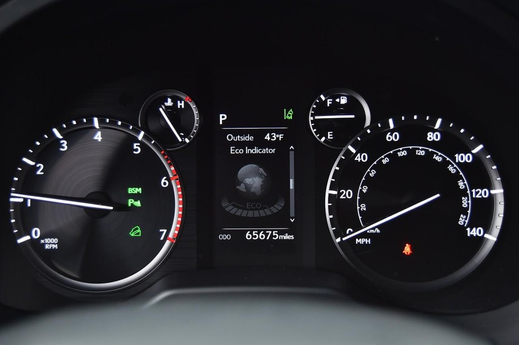 Lexus GX Vehicle Full-screen Gallery Image 13