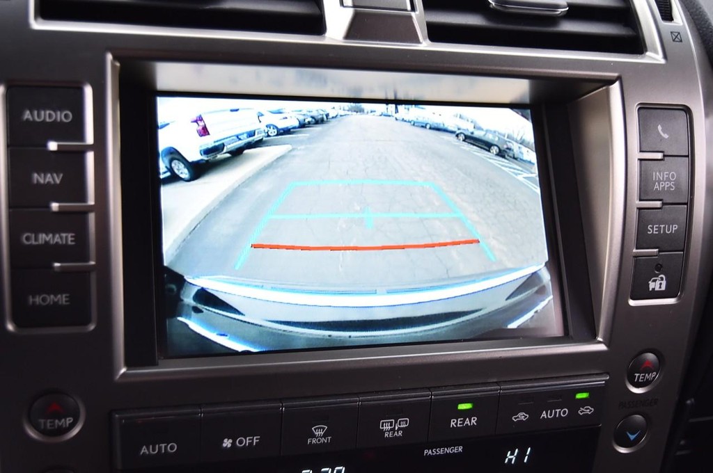 Lexus GX Vehicle Full-screen Gallery Image 14