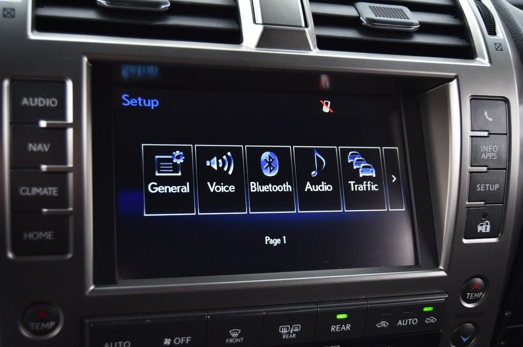 Lexus GX Vehicle Full-screen Gallery Image 15