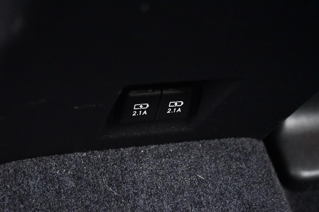 Lexus GX Vehicle Full-screen Gallery Image 27