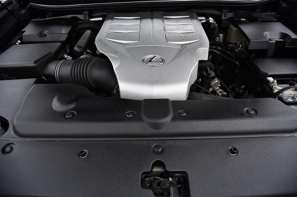 Lexus GX Vehicle Full-screen Gallery Image 30