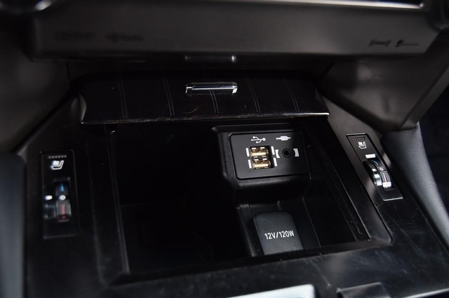 Lexus GX Vehicle Image 17