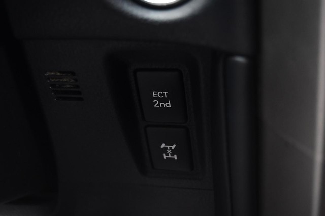 Lexus GX Vehicle Image 19