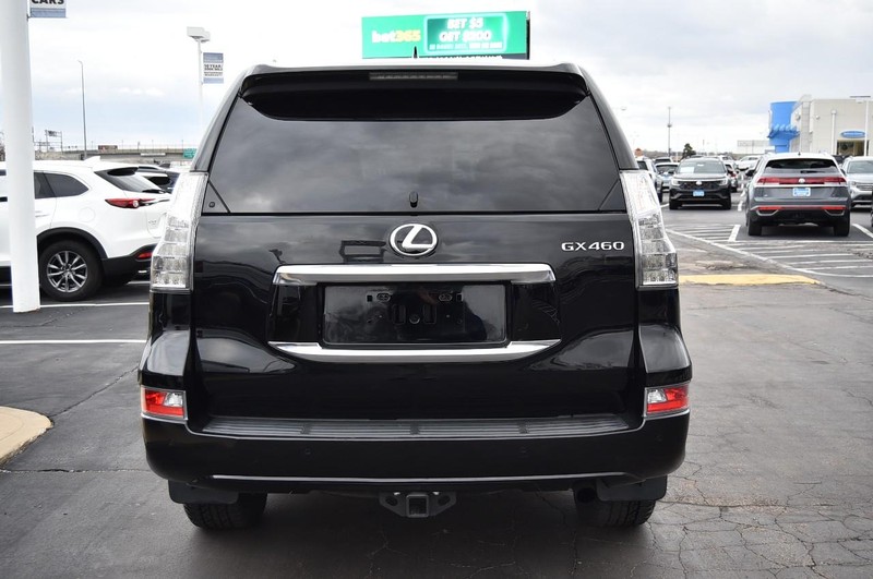 Lexus GX Vehicle Image 06