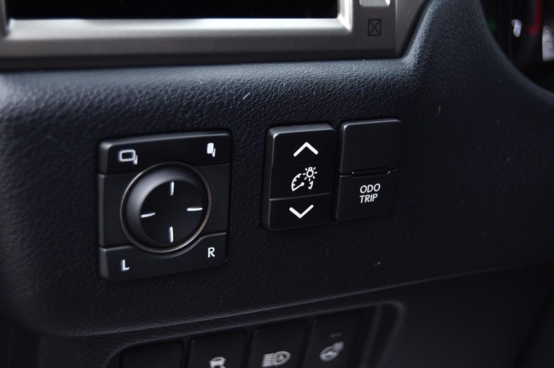 Lexus GX Vehicle Image 11