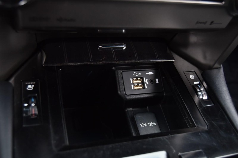 Lexus GX Vehicle Image 17