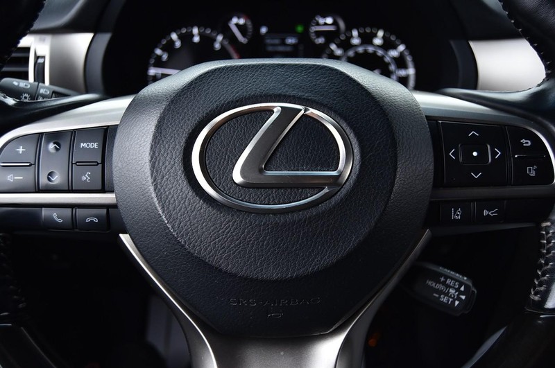 Lexus GX Vehicle Image 21