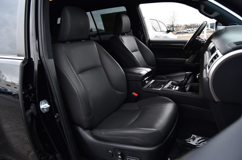 Lexus GX Vehicle Image 23