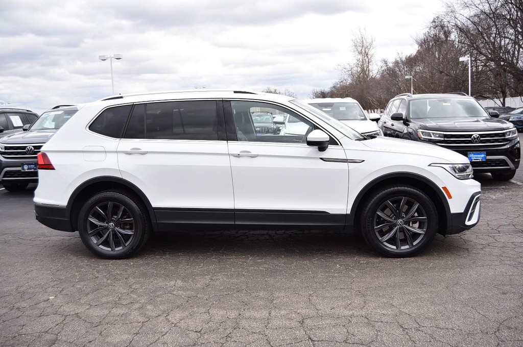 Volkswagen Tiguan Vehicle Full-screen Gallery Image 5