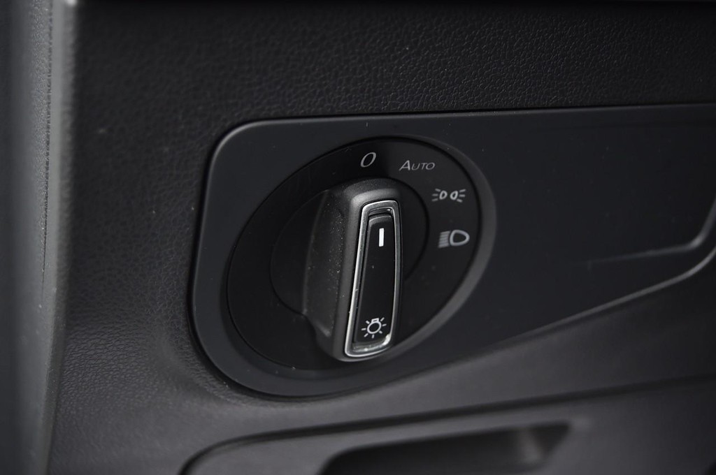 Volkswagen Tiguan Vehicle Full-screen Gallery Image 11