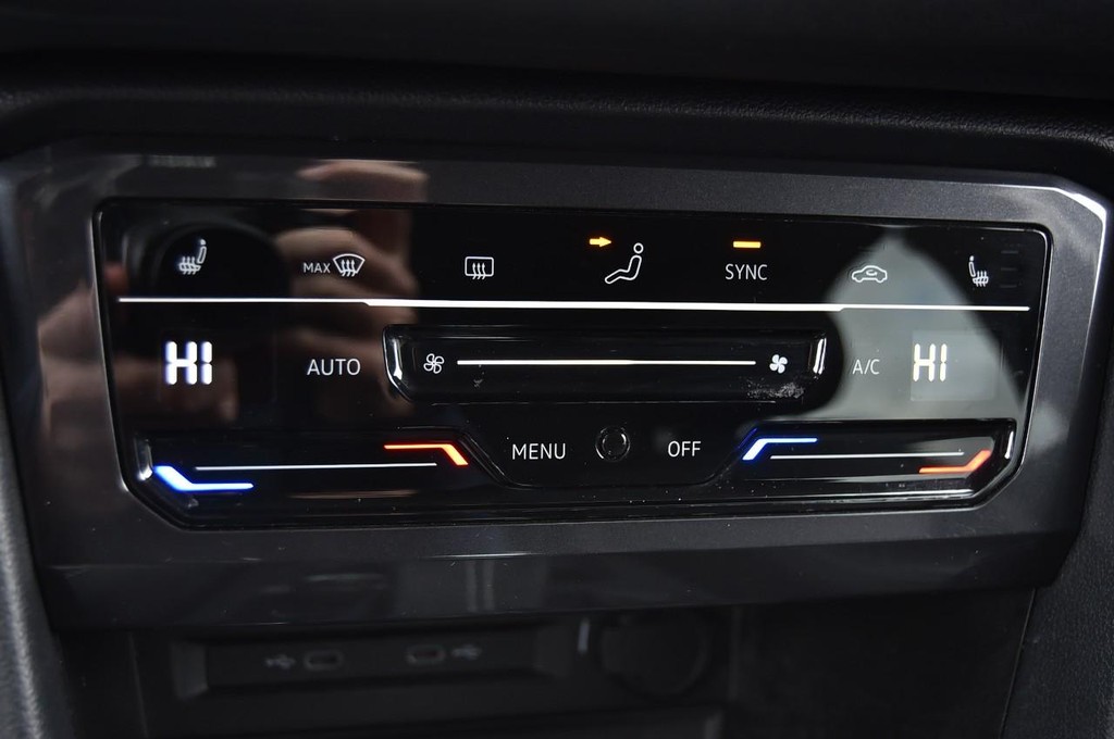 Volkswagen Tiguan Vehicle Full-screen Gallery Image 15