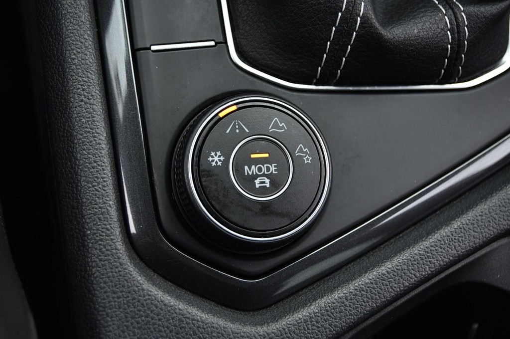 Volkswagen Tiguan Vehicle Full-screen Gallery Image 18