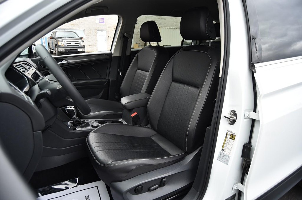 Volkswagen Tiguan Vehicle Full-screen Gallery Image 20