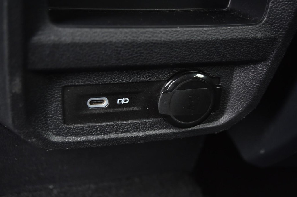 Volkswagen Tiguan Vehicle Full-screen Gallery Image 24