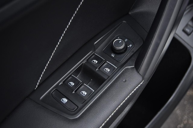 Volkswagen Tiguan Vehicle Image 08