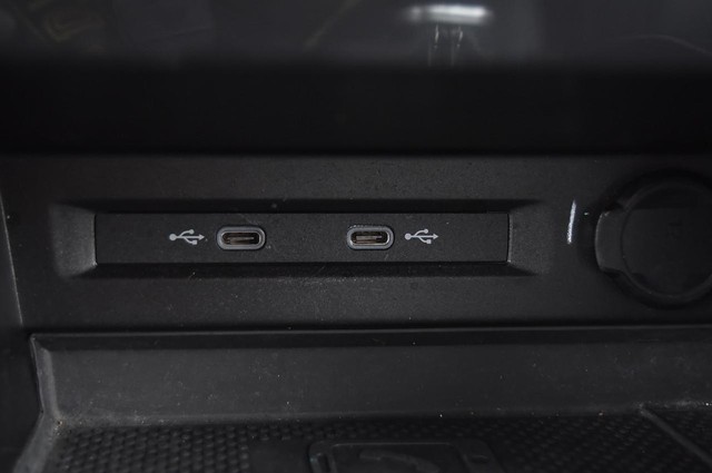 Volkswagen Tiguan Vehicle Image 16