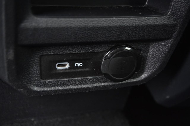 Volkswagen Tiguan Vehicle Image 24