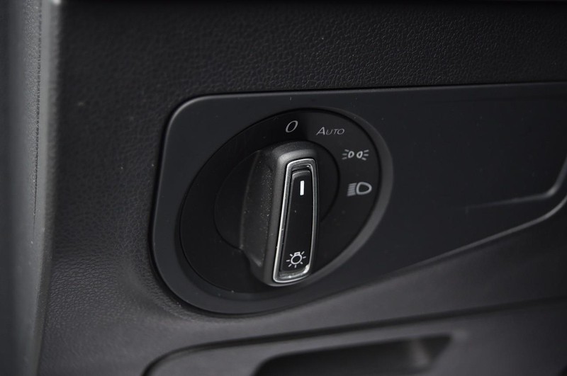 Volkswagen Tiguan Vehicle Image 11