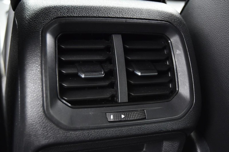 Volkswagen Tiguan Vehicle Image 23