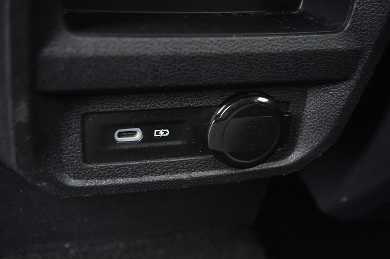 Volkswagen Tiguan Vehicle Image 24