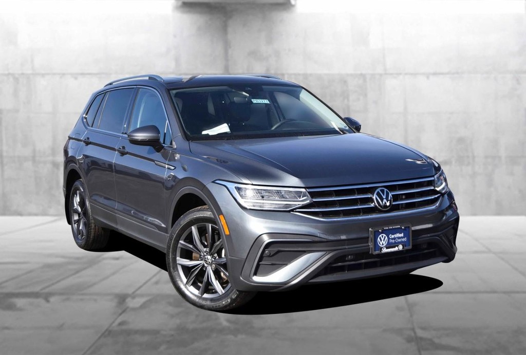 Volkswagen Tiguan Vehicle Full-screen Gallery Image 2