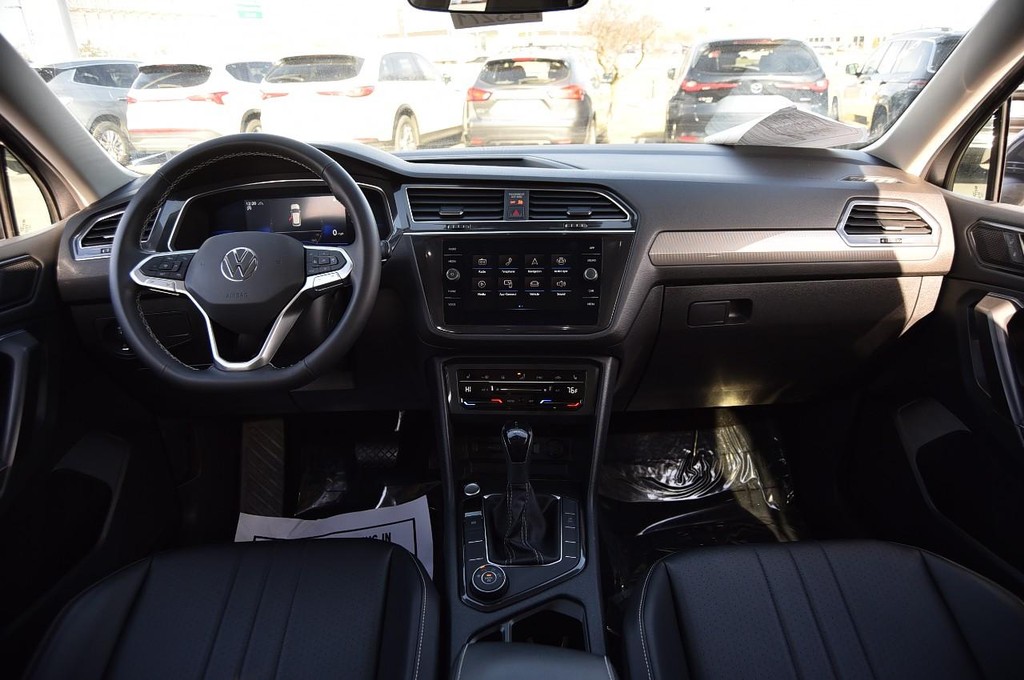 Volkswagen Tiguan Vehicle Full-screen Gallery Image 7