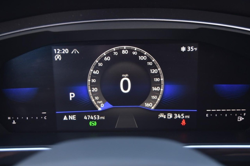 Volkswagen Tiguan Vehicle Full-screen Gallery Image 10