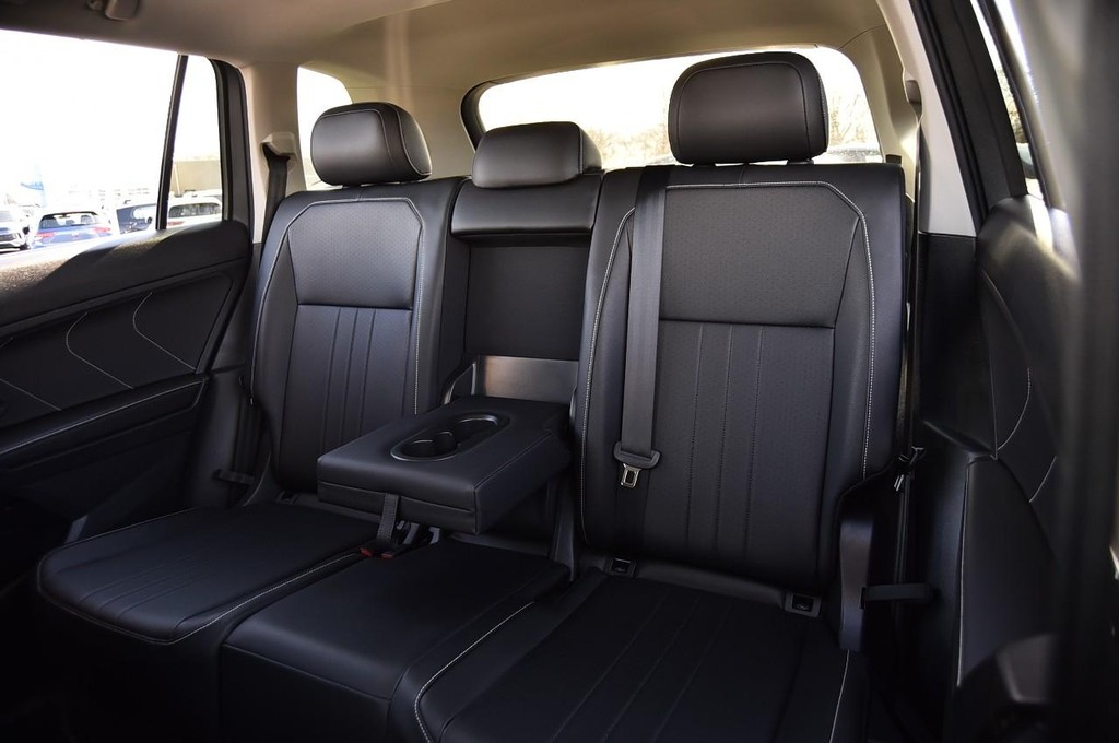 Volkswagen Tiguan Vehicle Full-screen Gallery Image 21