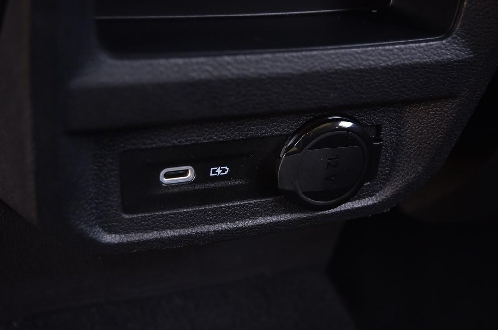 Volkswagen Tiguan Vehicle Full-screen Gallery Image 23