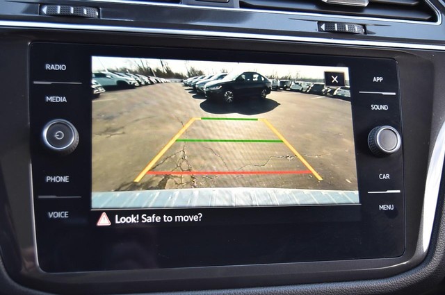 Volkswagen Tiguan Vehicle Image 11