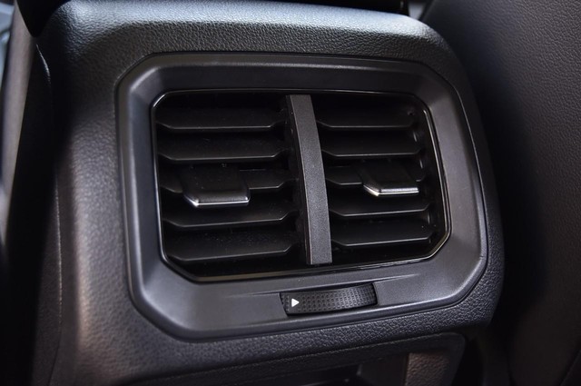 Volkswagen Tiguan Vehicle Image 22