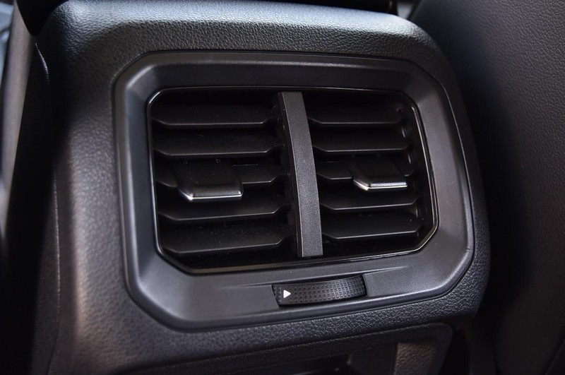Volkswagen Tiguan Vehicle Image 22