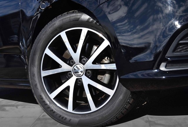 Volkswagen Jetta Vehicle Image 03