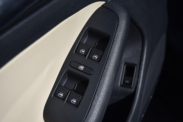 Volkswagen Jetta Vehicle Image 09