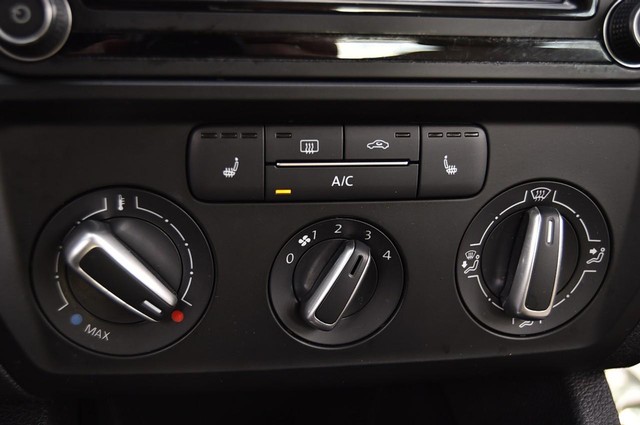 Volkswagen Jetta Vehicle Image 15