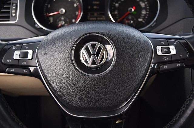 Volkswagen Jetta Vehicle Image 18
