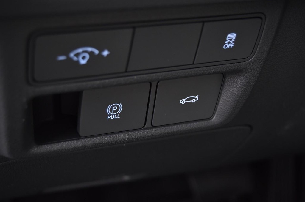 Hyundai Sonata Vehicle Full-screen Gallery Image 10