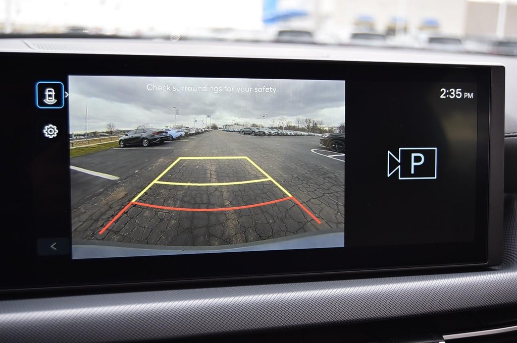 Hyundai Sonata Vehicle Full-screen Gallery Image 12